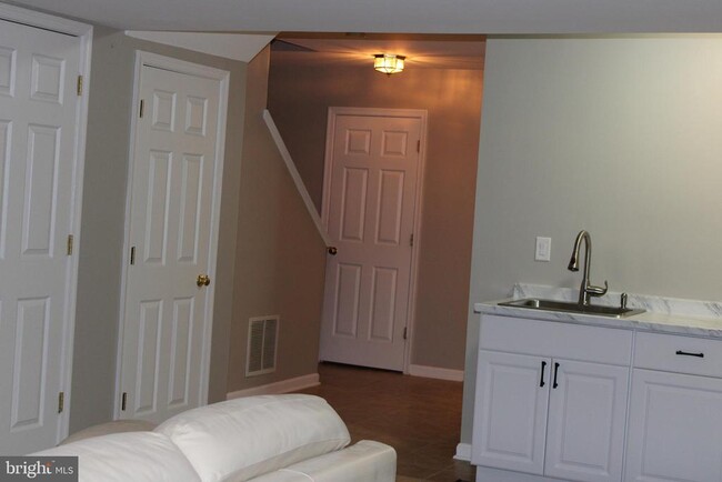 Building Photo - 14186 Hunters Run Way