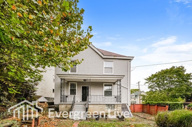 Building Photo - 446 N School St