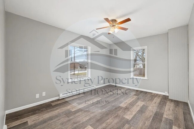 Building Photo - AVAILABLE NOW CRESTLINE HOME