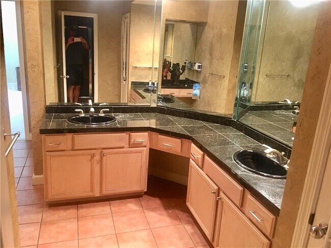 Building Photo - 3777 Peachtree Rd NE