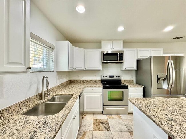 Building Photo - 809 W Hiawatha St