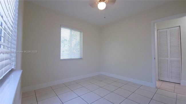 Building Photo - 7410 SW 37th St