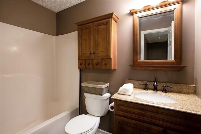 Building Photo - 312 Pieris Dr