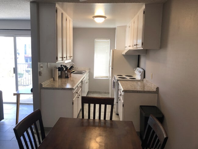 Building Photo - 870 Avenue B