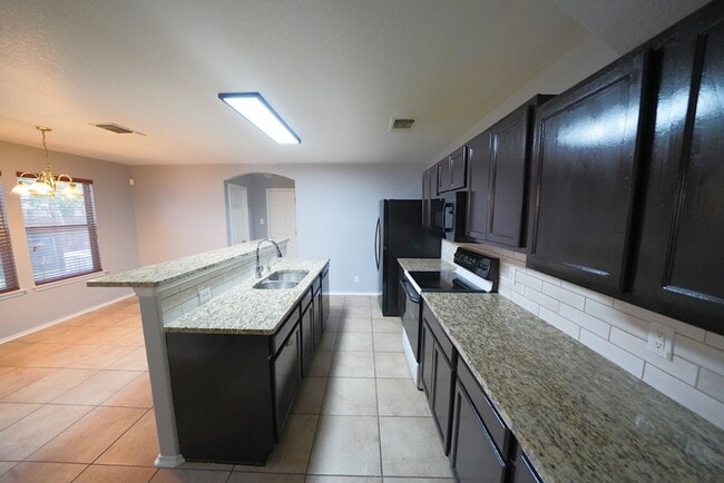 Building Photo - Lovely Cul-De-Sac Home in Schertz/Cibolo N...