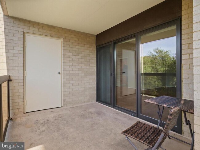 Building Photo - 203 Yoakum Pkwy