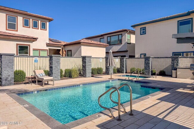 Building Photo - 1555 E Ocotillo Rd
