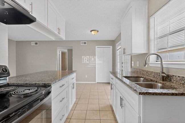 Building Photo - 8024 Cambridge Cir