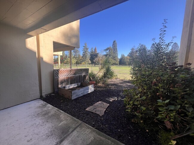 Building Photo - 3022 Yulupa Ave