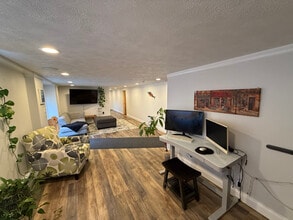 Building Photo - 6076 Smith Rd