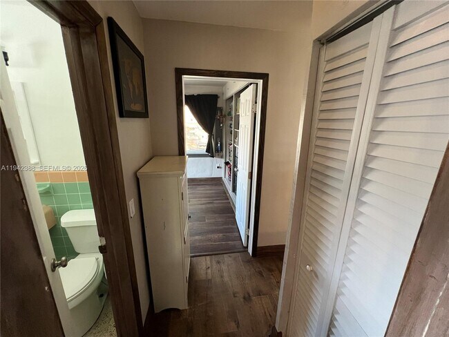 Building Photo - 8801 SW 42nd St