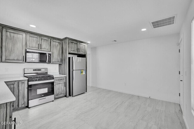 Building Photo - 1107 Myrtle Ave