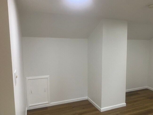 Building Photo - Charming 3BR Townhome in Plainsboro