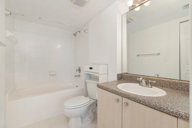 Building Photo - 1801 N Flagler Dr