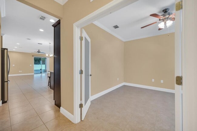 Building Photo - 5335 NW Wisk Fern Cir