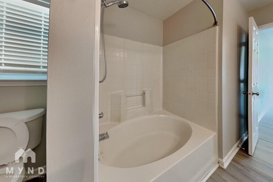 Building Photo - 50 Sapphire Ct