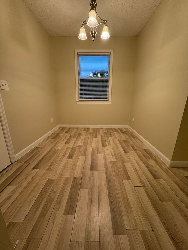 Building Photo - Recently renovated 3/1 House in Ft. Pierce