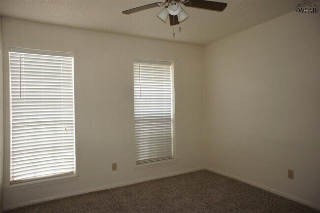 Building Photo - 4613 Spring Shadow Dr