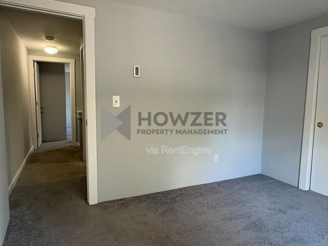 Building Photo - 10 Pine Grove Ave