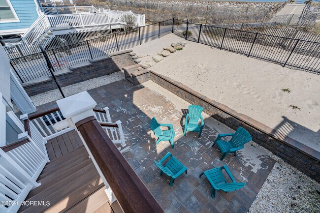 Building Photo - 3574 Ocean Terrace