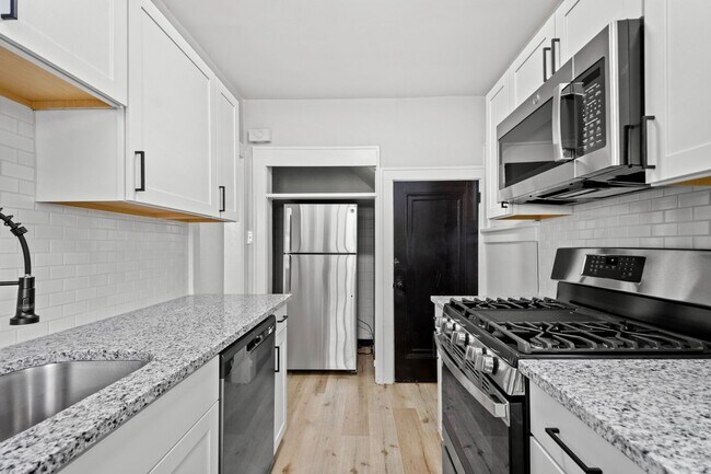 Building Photo - Beautiful 3 bedroom home in Crafton Heights available May 1!