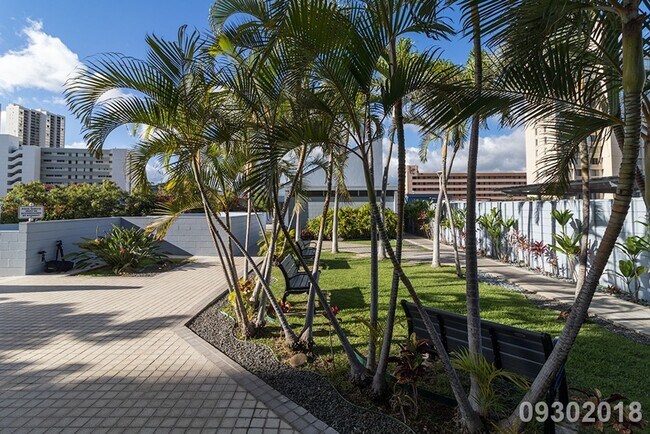 Building Photo - $2,300 / 1br - 594ft2 - Beautifully Renova...