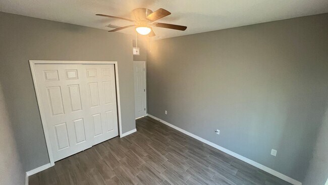 Building Photo - ADORABLE 3 Bedroom / 2 Bathroom Home in Pa...