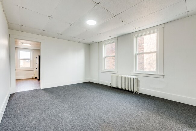 Building Photo - 2027 Eccles St