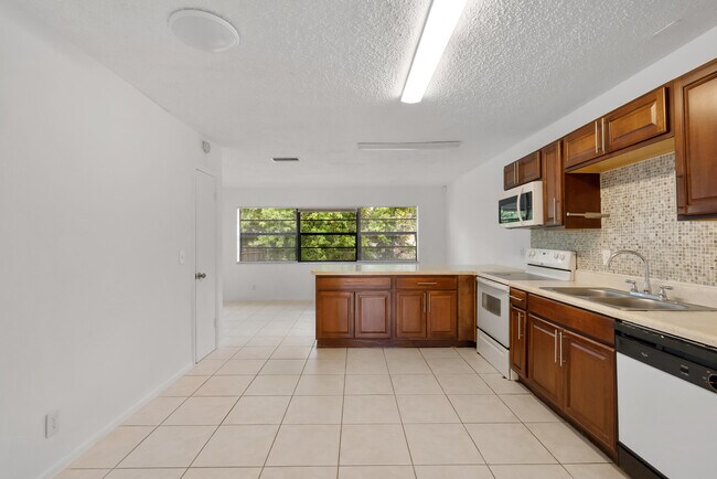 Building Photo - 4108 NW 79th Ave