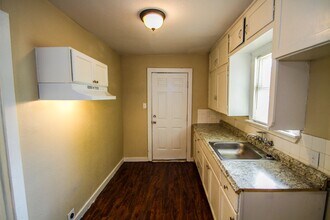 Building Photo - Spacious Cozy Home in Eastlawn