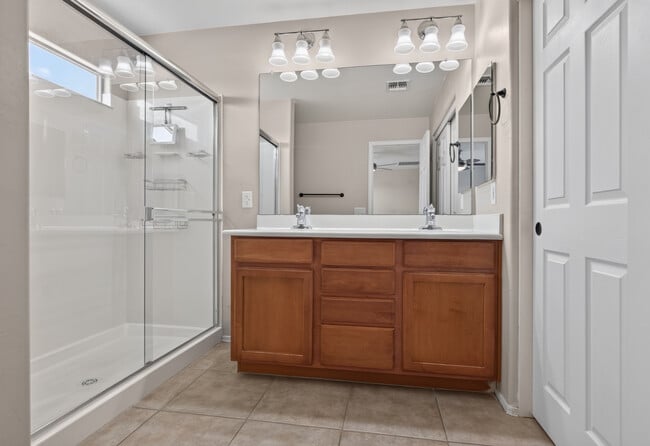 Building Photo - 6028 S Meadow Breeze Dr