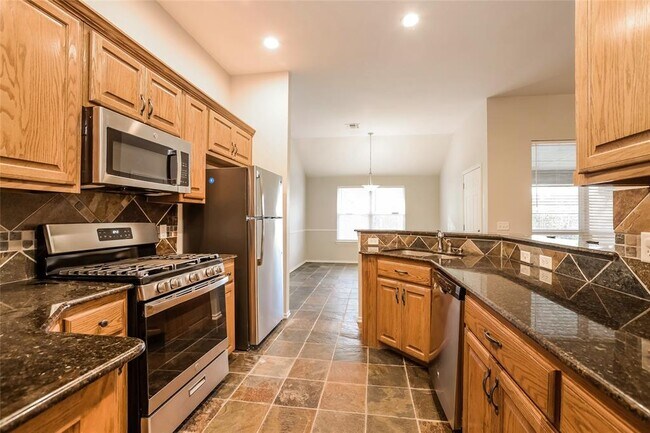 Building Photo - 2100 NE 4th St