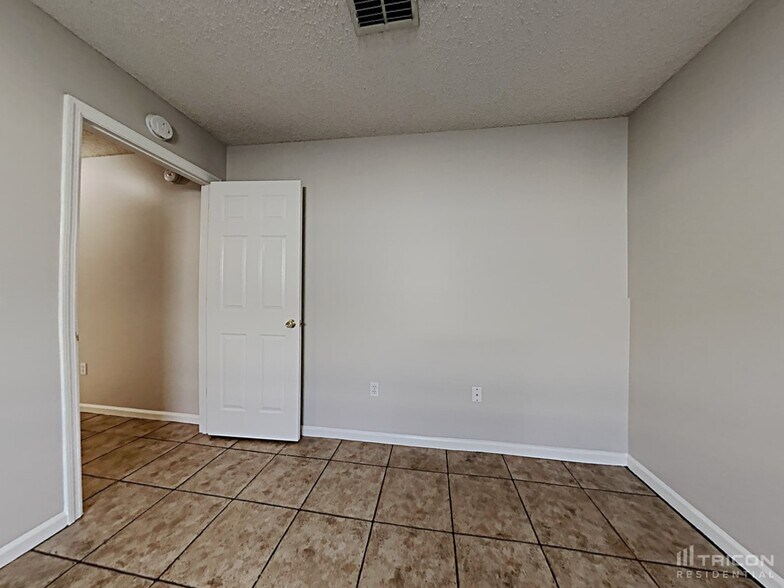 Building Photo - 3134 Wavering Ln