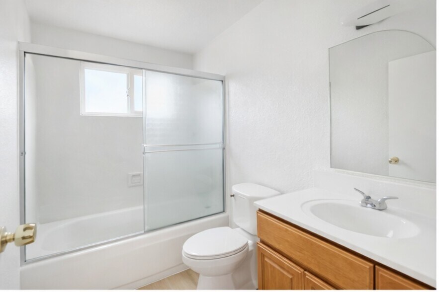 Building Photo - 411 E Santa Fe Ave