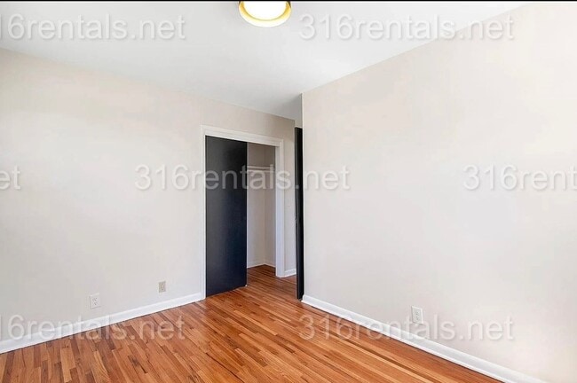 Building Photo - $1795 - 4 bed 2 bath - Single Family Home