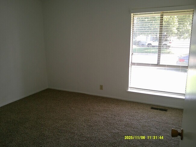 Building Photo - 390 S Almond St