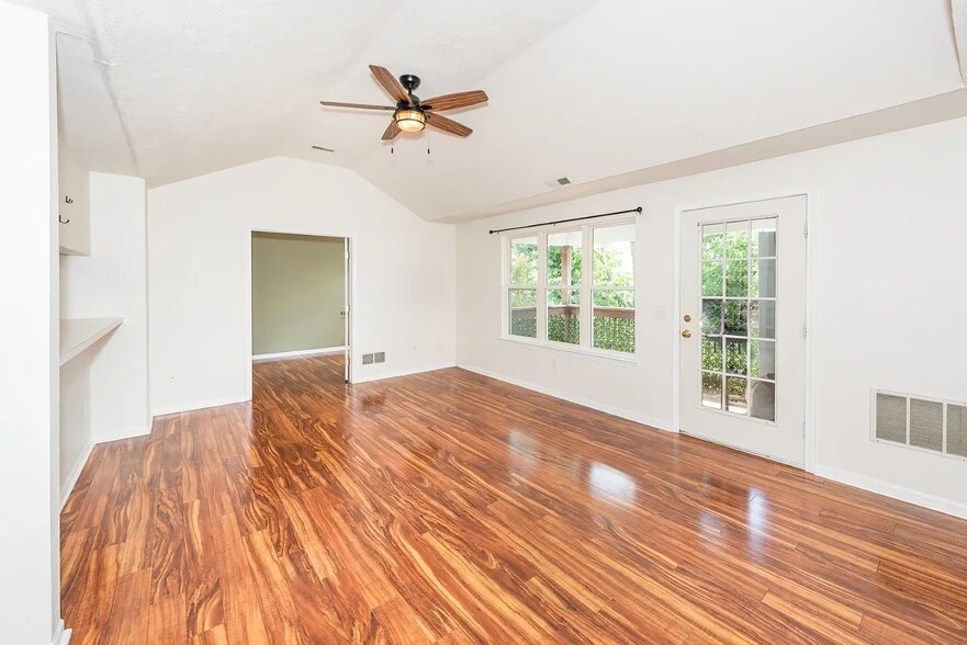 Living Room - 1417 Heatherwood Ln