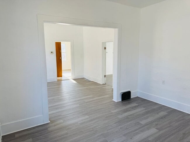 Building Photo - Broadwater Houses