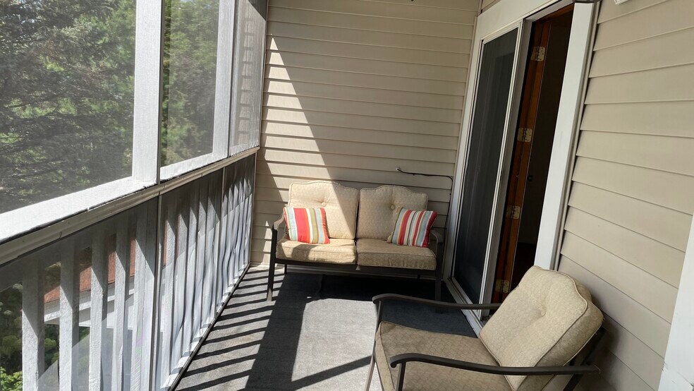 Building Photo - 5330 Highpointe Dr