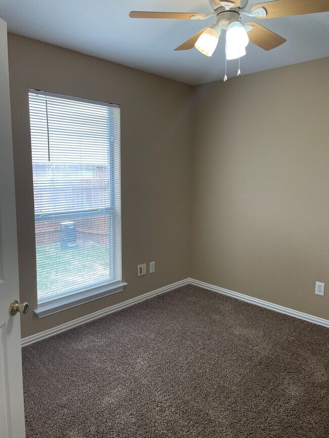 Building Photo - 991 Sierra Vista Ct