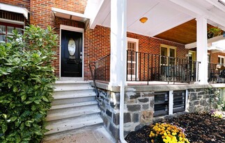 Building Photo - 3608 Elkader Rd