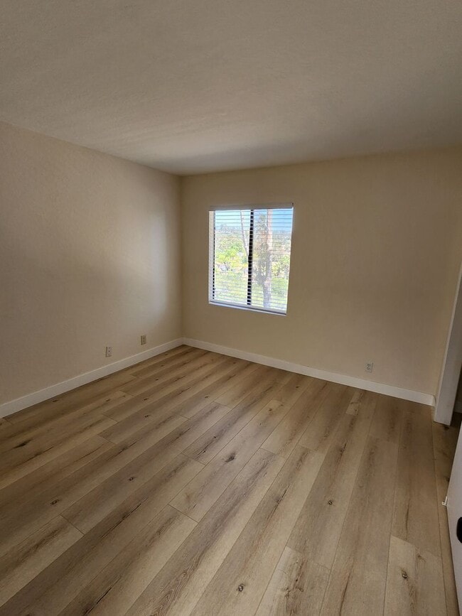 Building Photo - Scripps Ranch - Two Story Home - 3 Car Garage