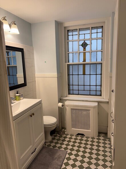 Building Photo - 4637 Pine St