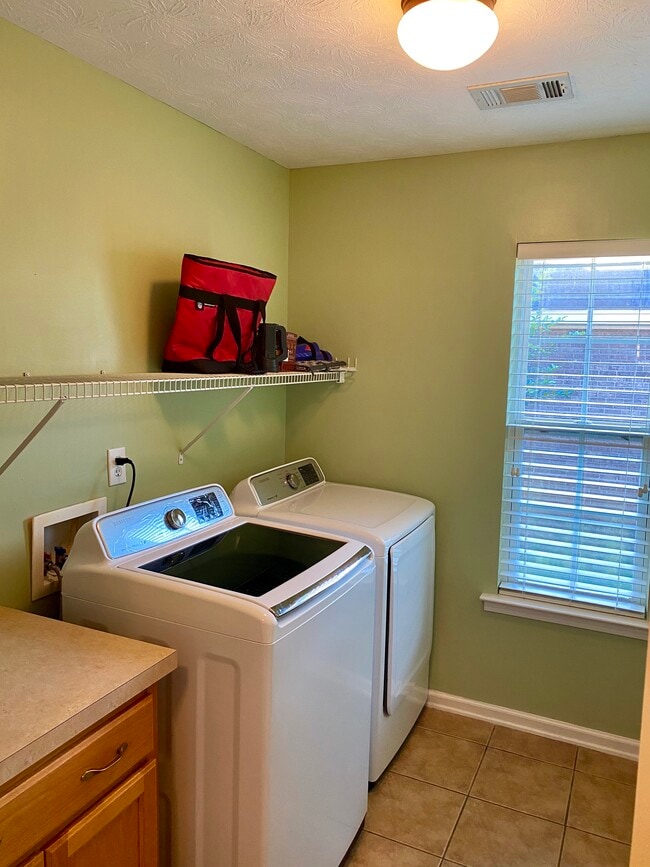 Laundry Room - 1079 E Poplar St