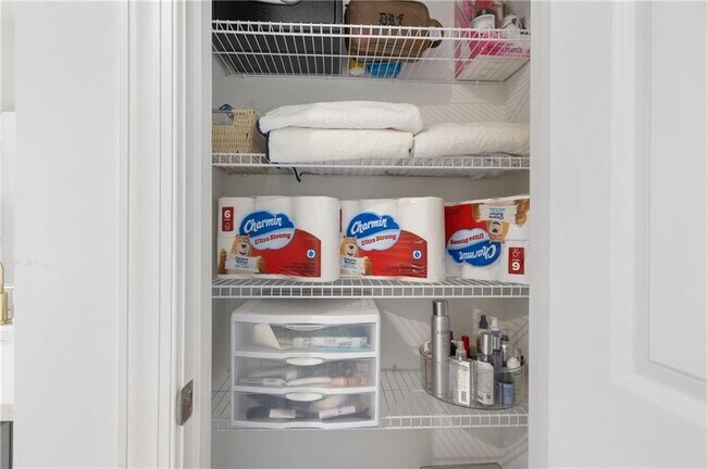 Building Photo - 6529 Beacon Dr