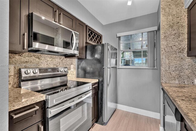 Building Photo - 2871 N Oakland Forest Dr