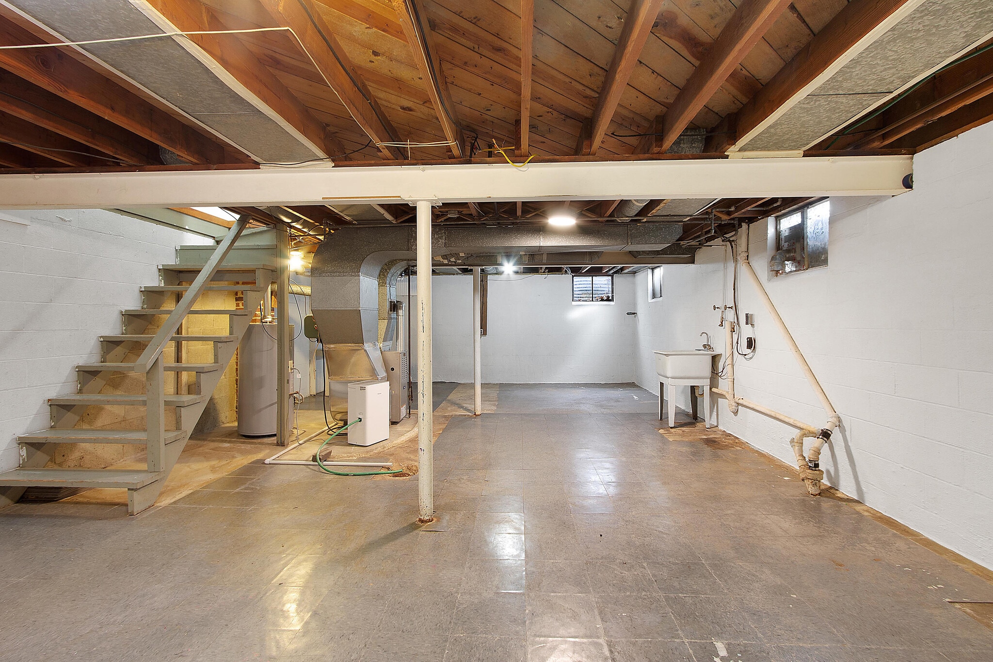 Building Photo - 556 E Church St