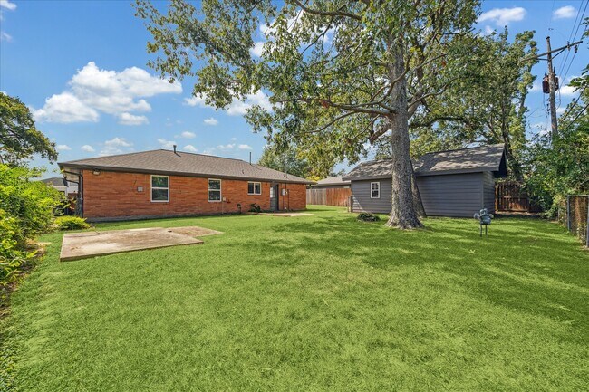 Building Photo - 4118 Gardendale Dr