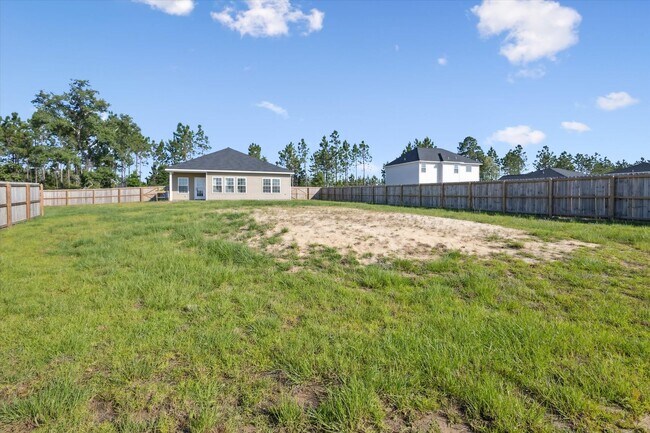 Building Photo - AVAILABLE JULY 2025 [PET FRIENDLY]