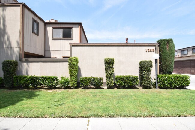 Building Photo - New with a View: This Property is just right for You!